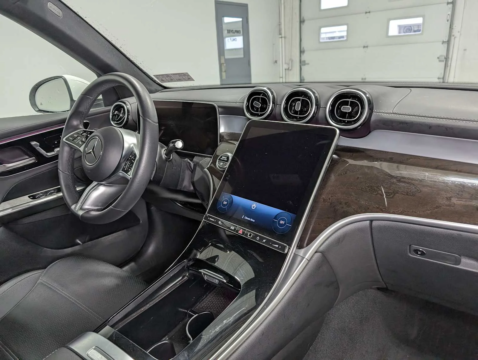 Used 2024 Polar White Mercedes-Benz GLC 300 image 38