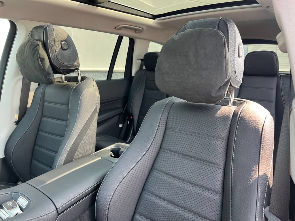 New 2026 MANUFAKTUR Moonlight White Metallic Mercedes-Benz GLS 450 image 53