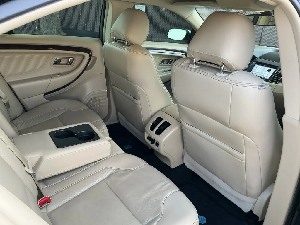Used 2016 Black Ford Limited image 32