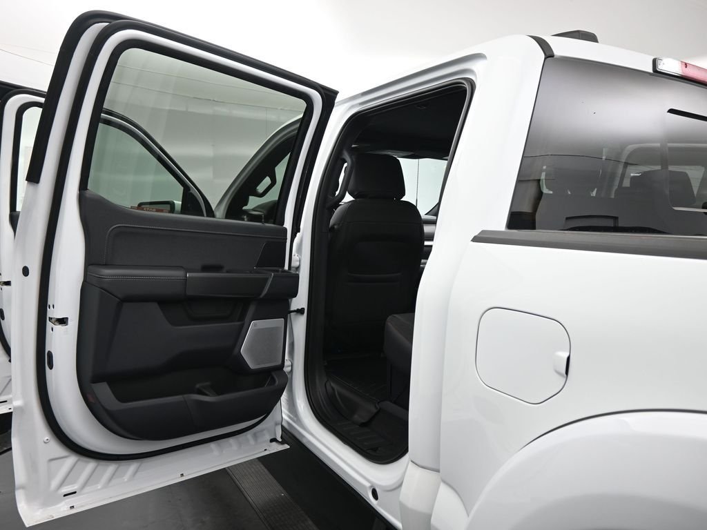 New 2025 Oxford White Ford Lariat image 22