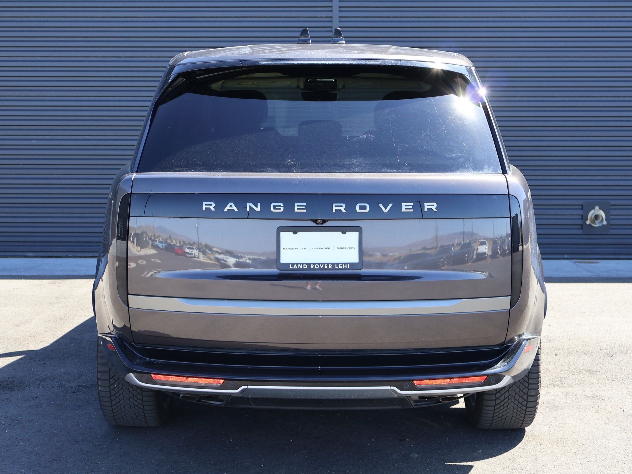 Used 2025 Eiger Grey Metallic Land Rover SE image 9