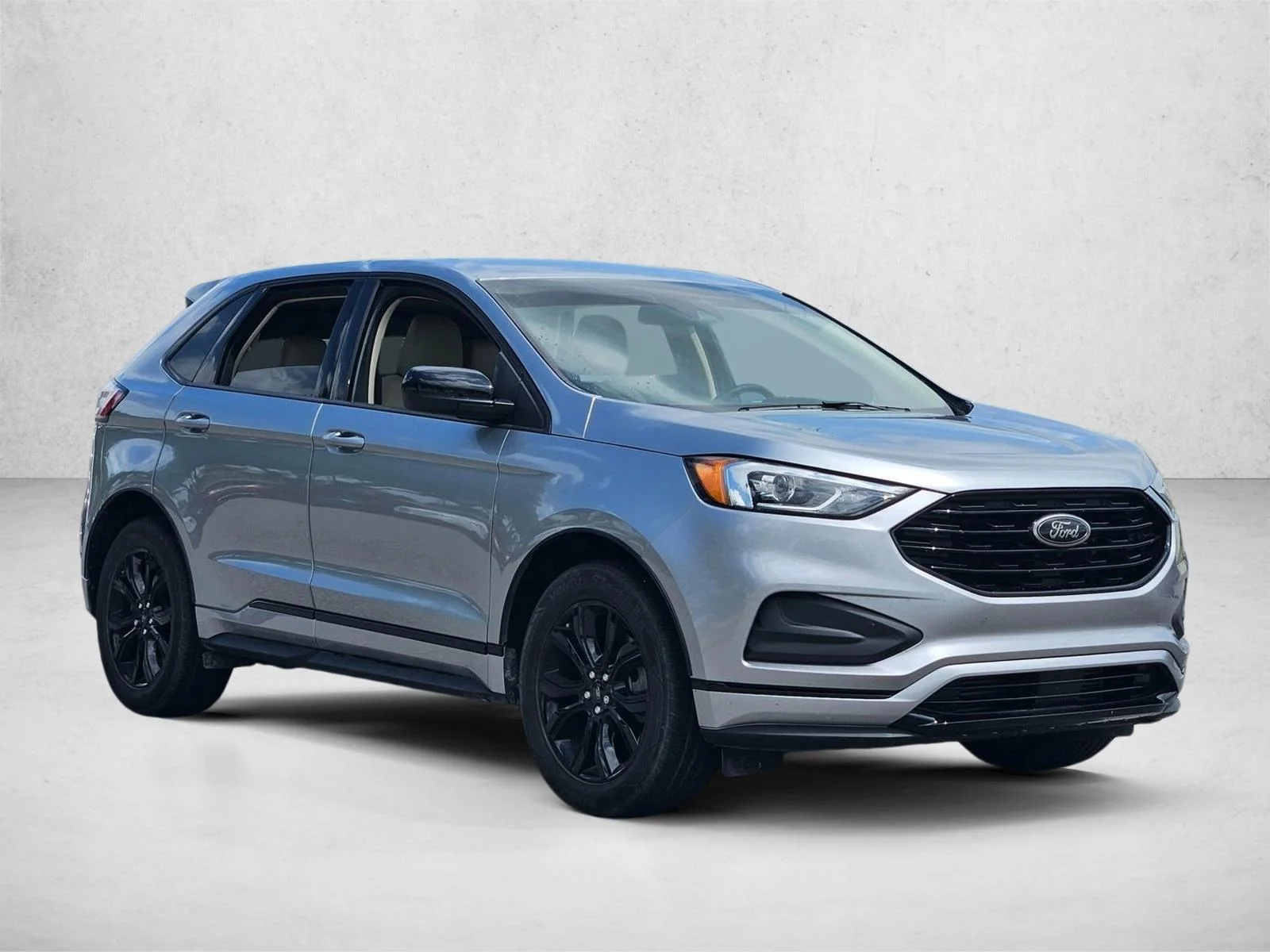 Used 2024 Iconic Silver Metallic Ford SE image 3
