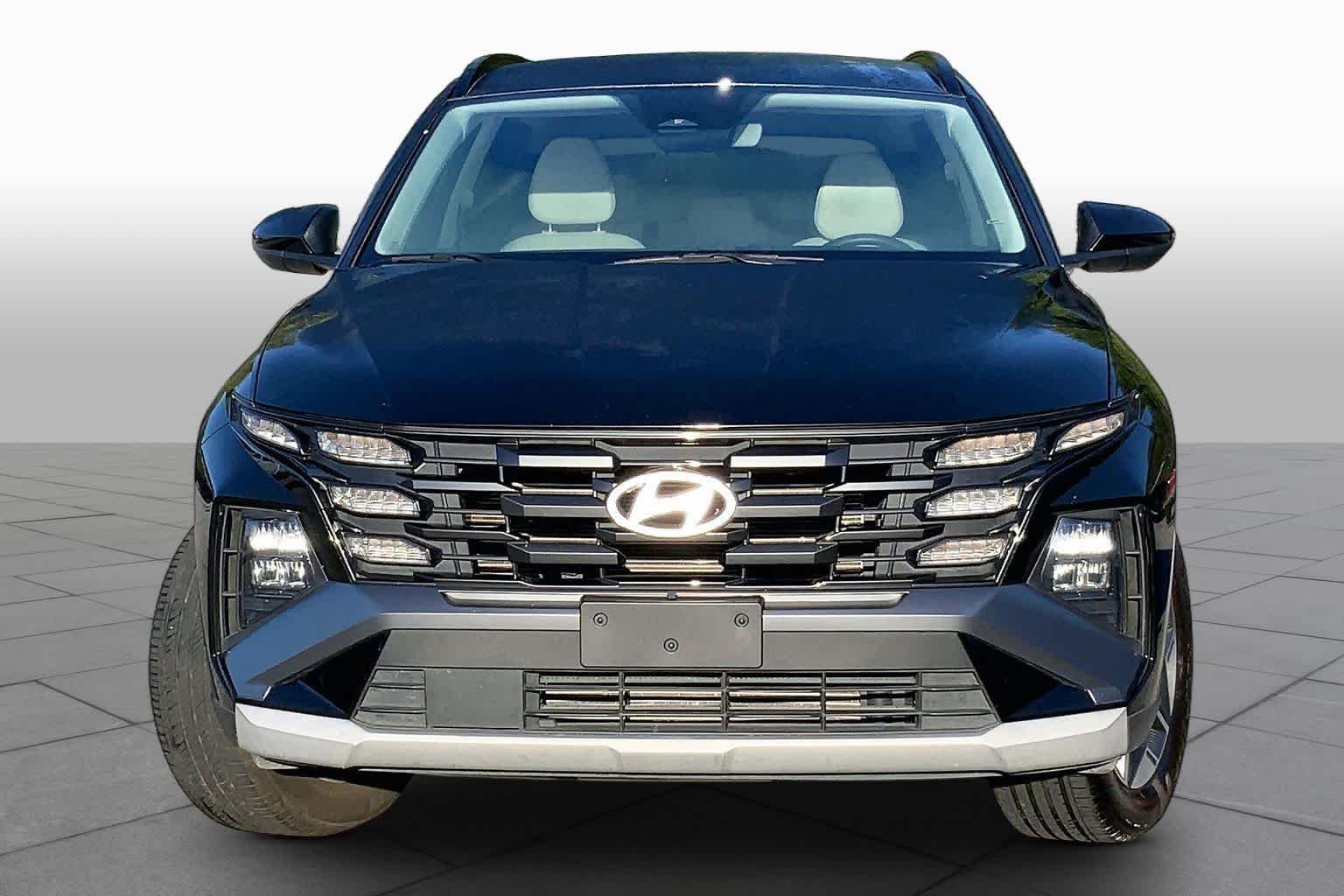 Used 2025 Phantom Black Hyundai SEL image 4