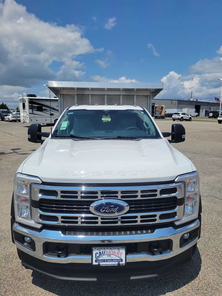 New 2026 Oxford White Ford F-450® XL image 2