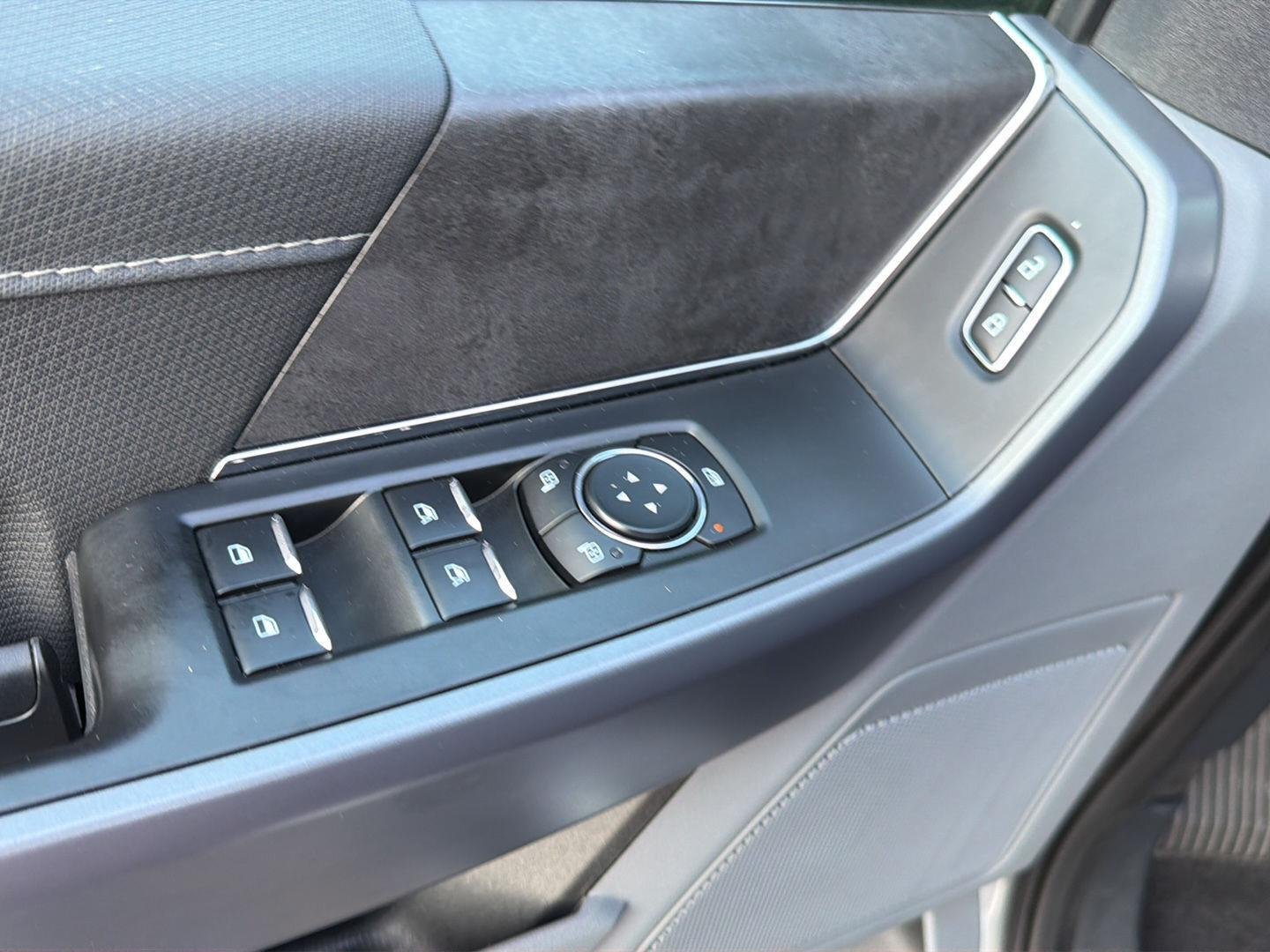 Used 2025 Iconic Silver Ford XLT image 30