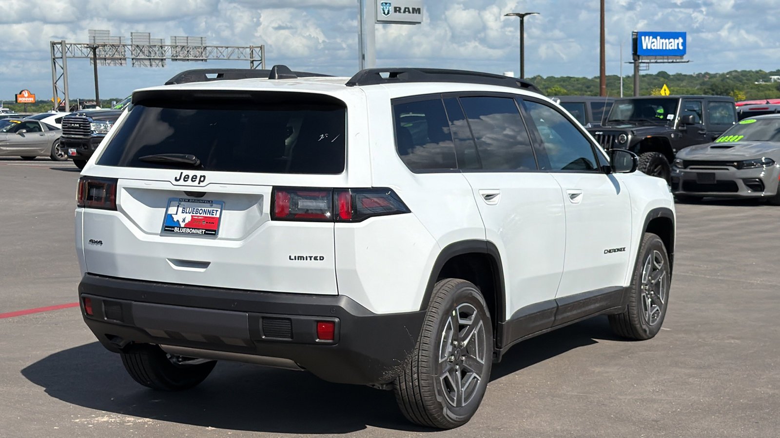 New 2026 Bright White Clear-Coat Exterior Paint Jeep Limited image 5