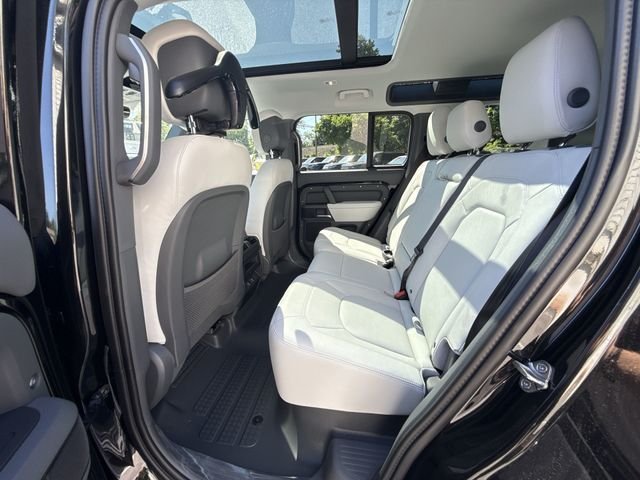 New 2026 Santorini Black Land Rover X-Dynamic SE image 21