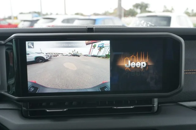 Used 2025 WHITE Jeep Mojave image 31