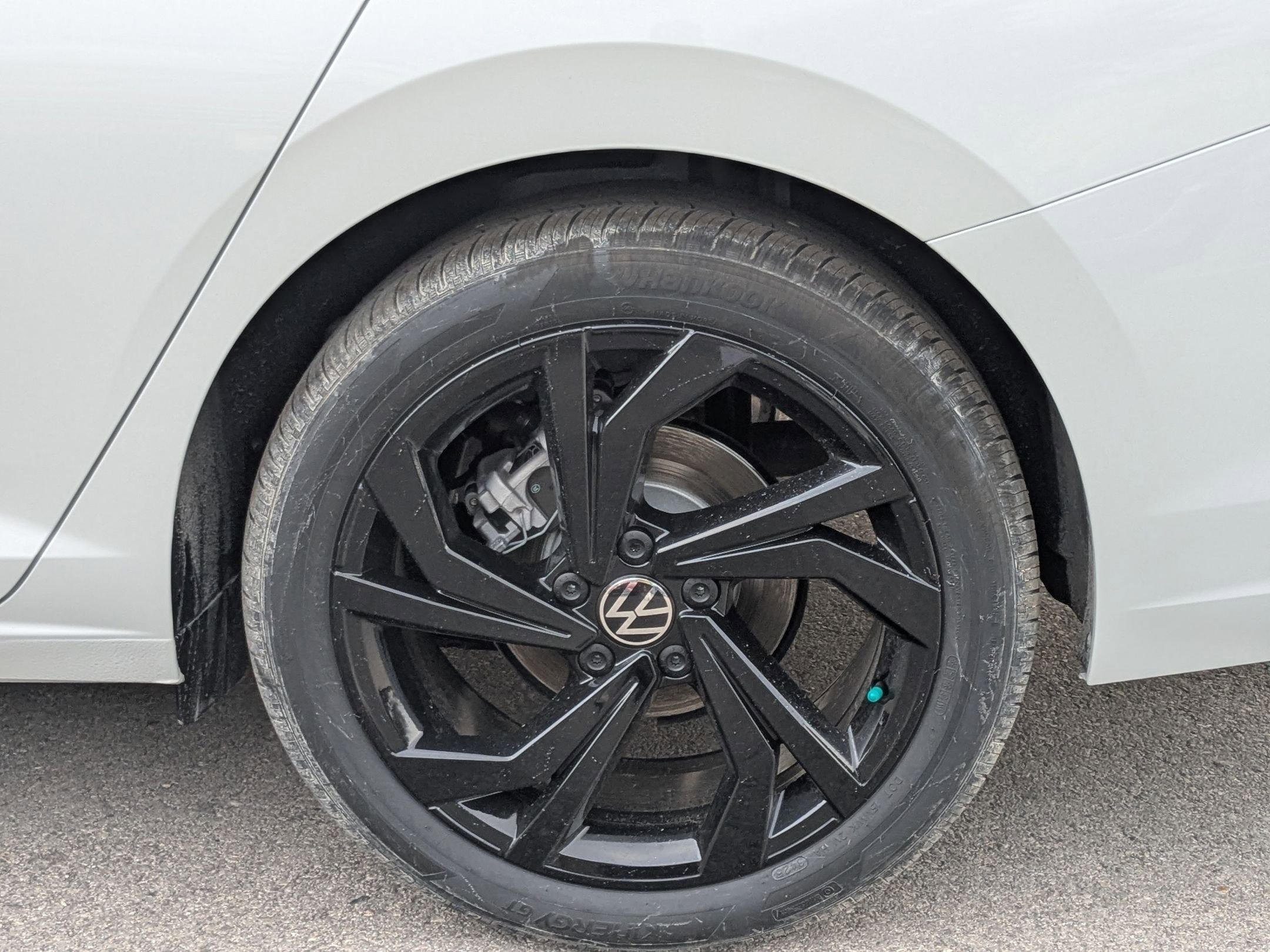 New 2026 Opal White Pearl Volkswagen SE image 18