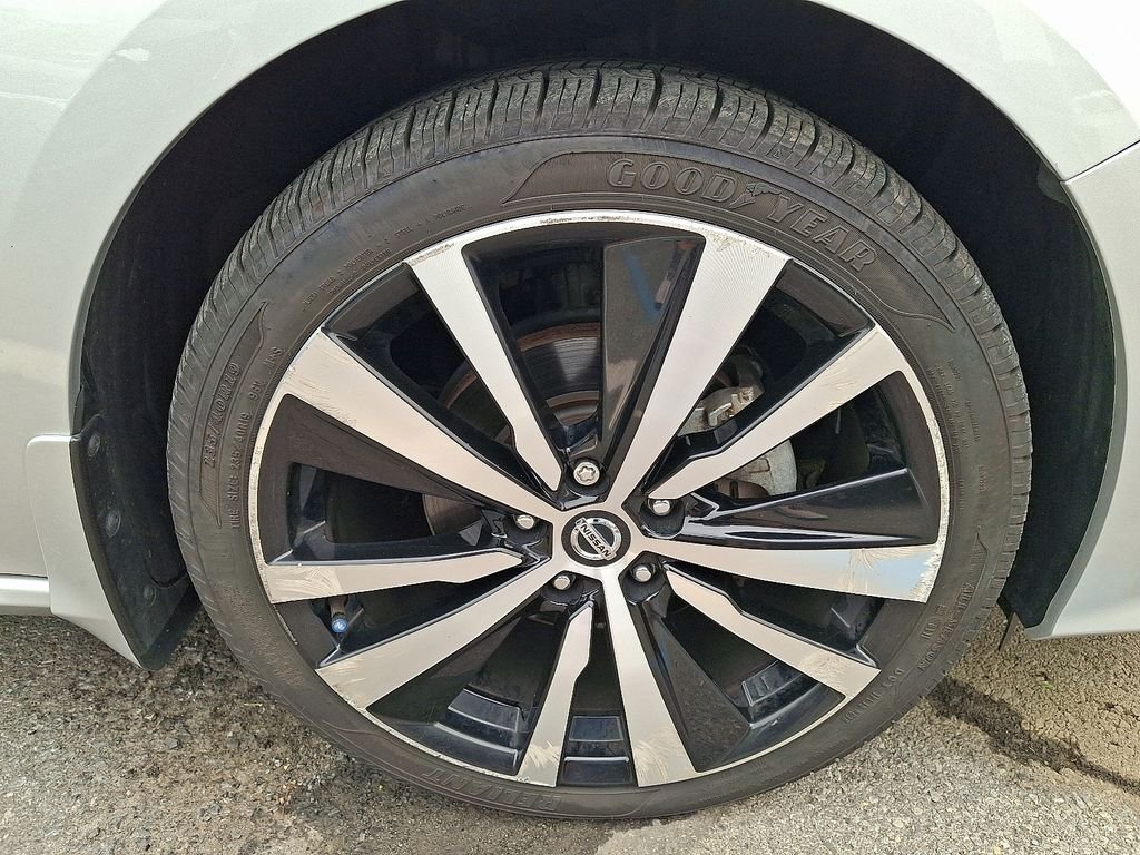Used 2022 Silver Nissan 2.5 SR image 7