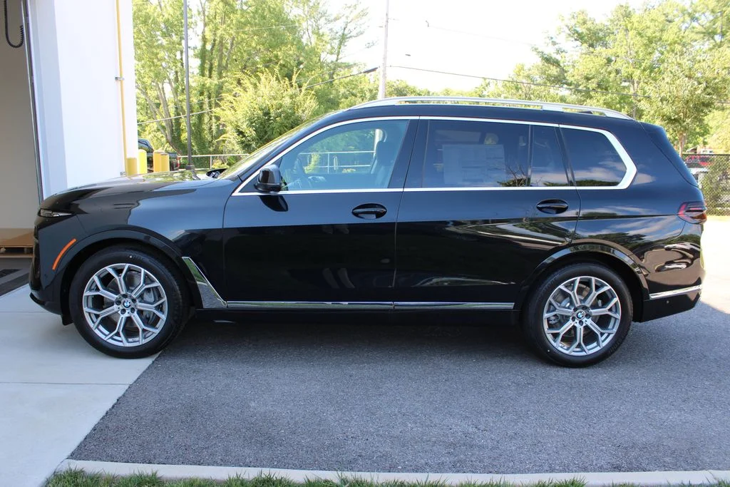 New 2027 Black Sapphire Metallic BMW xDrive40i image 10