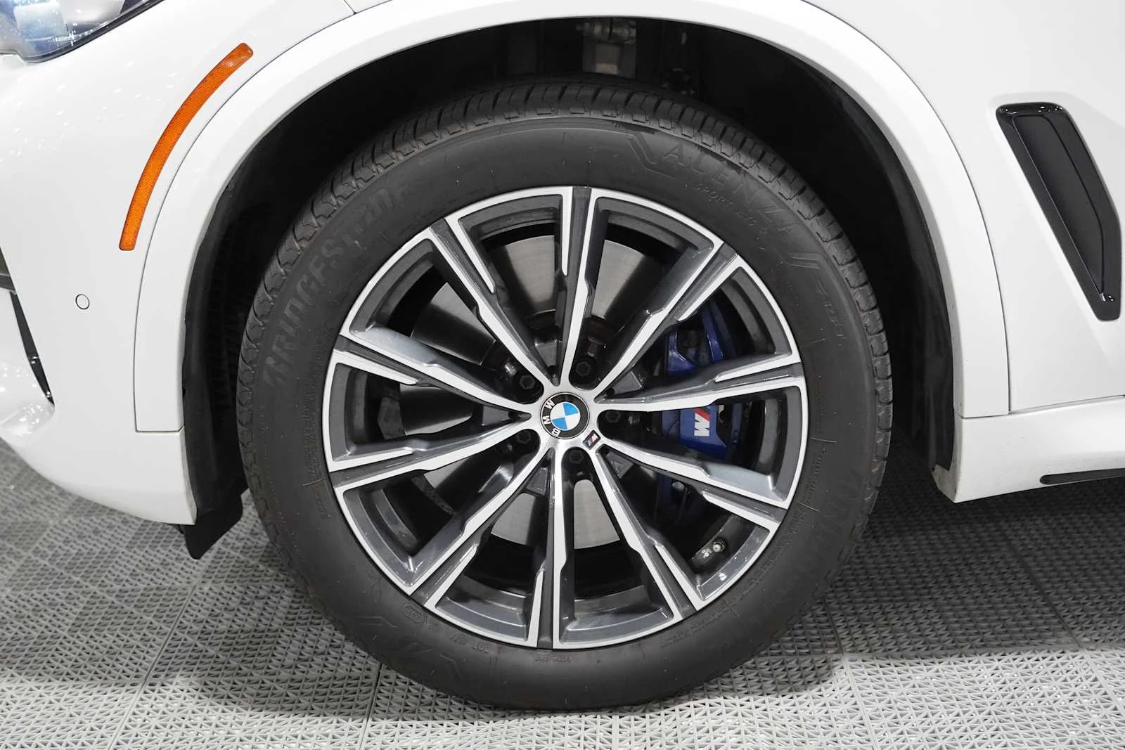 Used 2019 Mineral White Metallic BMW xDrive40i image 8