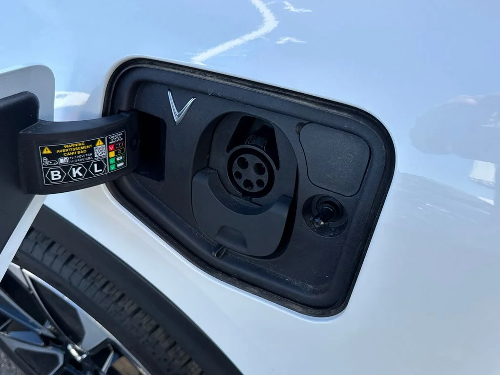 2025 VinFast VF 8 Plus - Photo 7