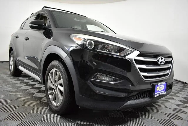 Used 2017 Black Hyundai SE Plus image 17