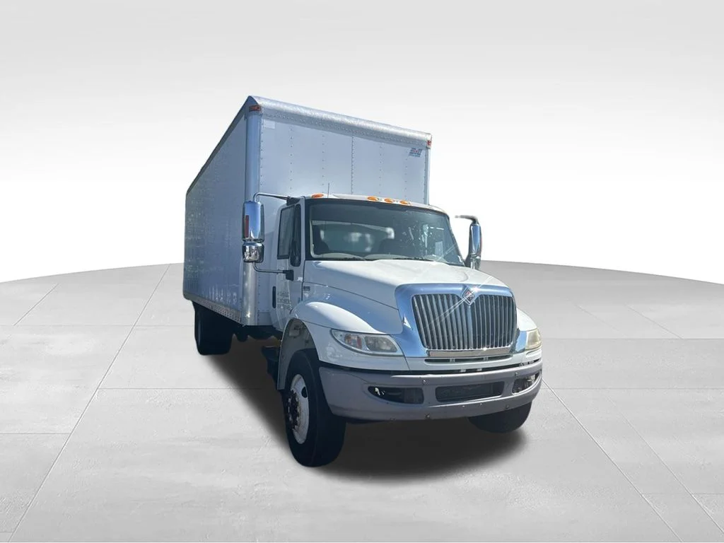 Used 2014 White International 26 Foot Box Truck image 3