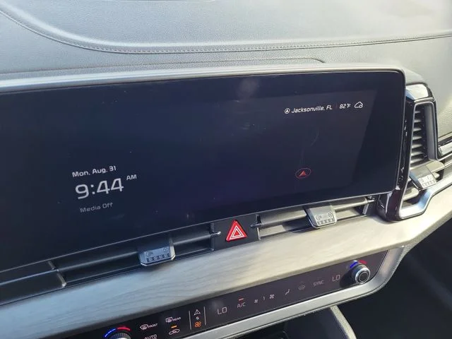 Used 2025 White Kia X-Pro Prestige image 31