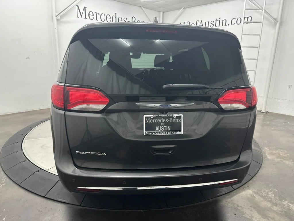 Used 2018 Gray Chrysler Touring L Plus image 6