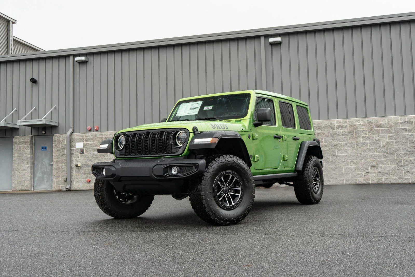 New 2026 Jeep Wrangler Willys 4-door in Seneca #19358 | Lake