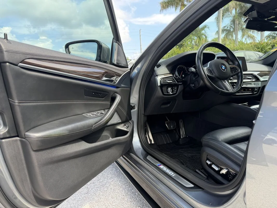 Used 2018  BMW M550i xDrive image 9