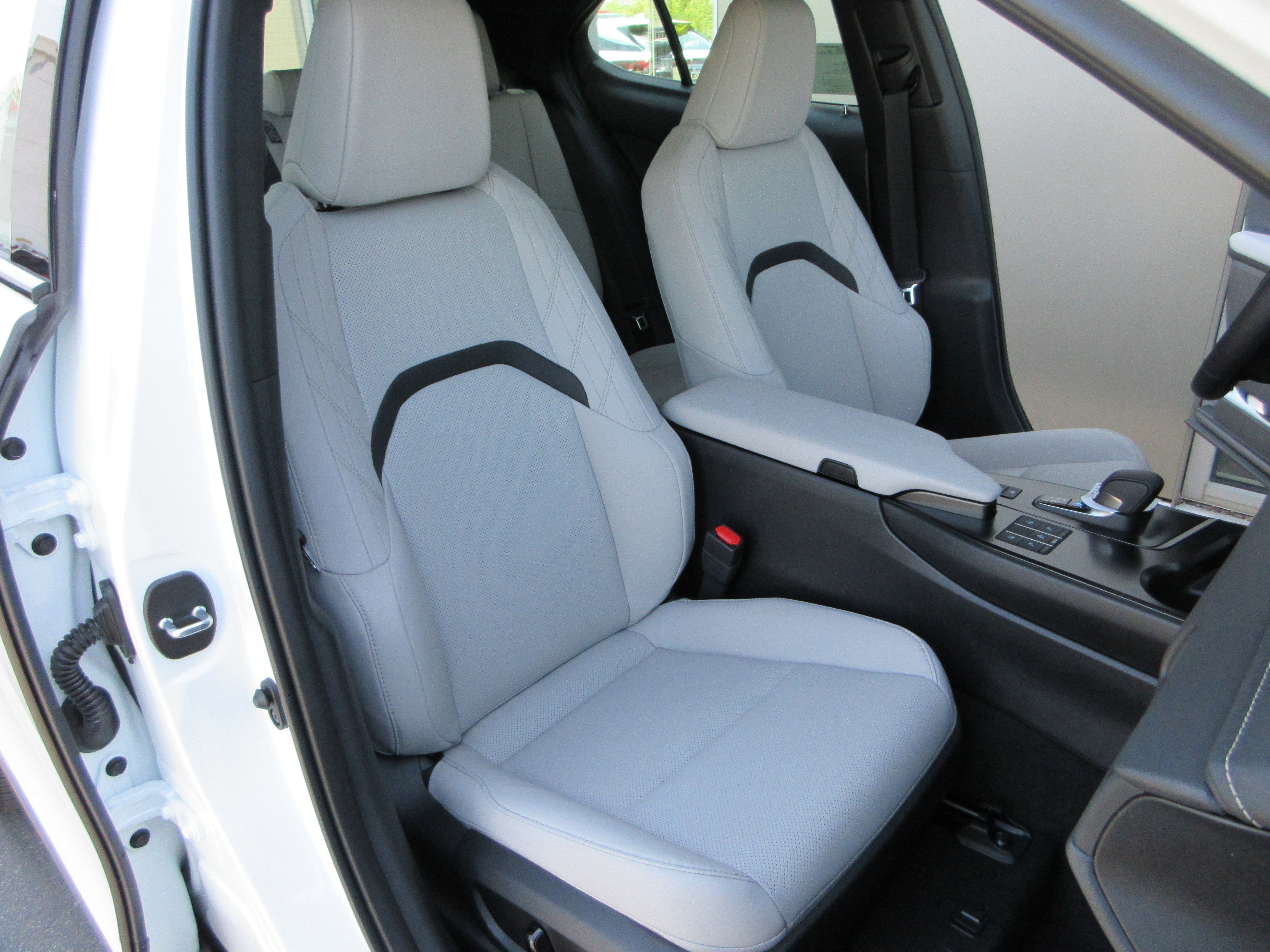 New 2026 Ultra White with Obsidian roof Lexus F SPORT DESIGN AWD image 24