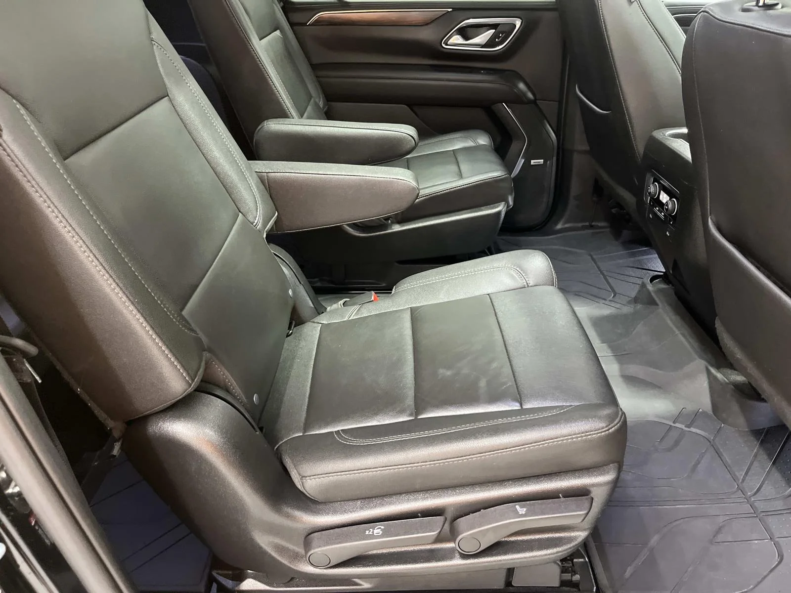 Used 2023 BLACK Chevrolet Z71 image 29