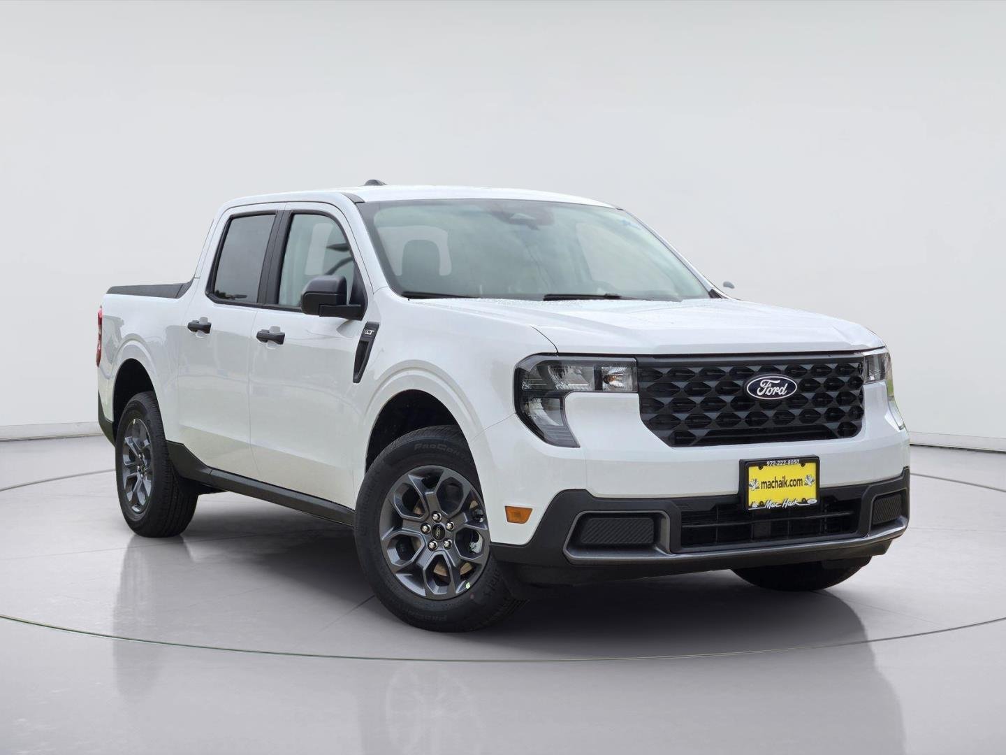 New 2026 Oxford White Ford XLT image 1