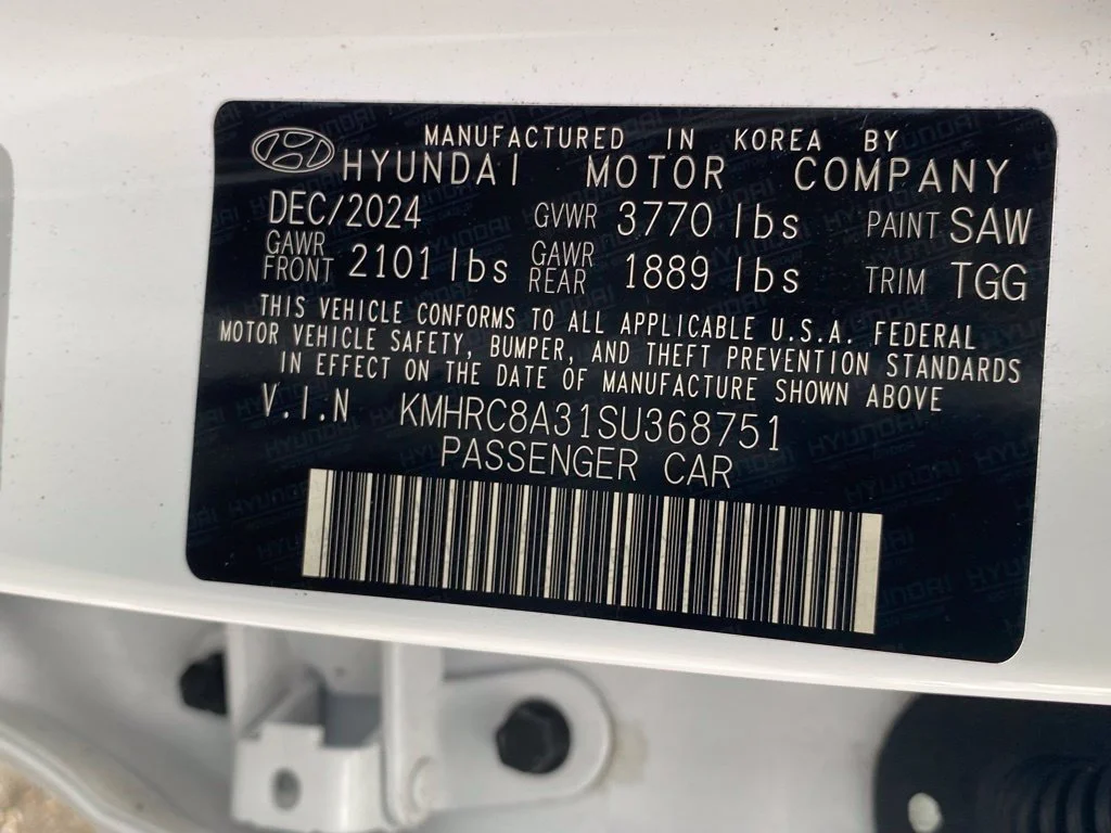 Used 2025 White Hyundai SEL image 18