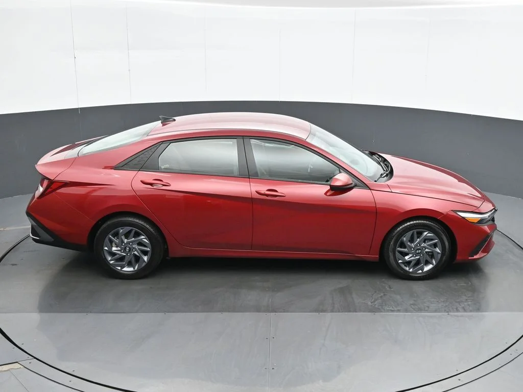 Used 2024 Red Hyundai SEL image 22