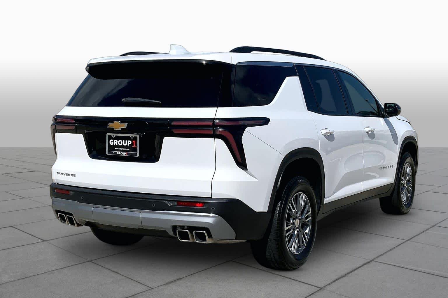 Used 2025 Summit White Chevrolet FWD LT image 13