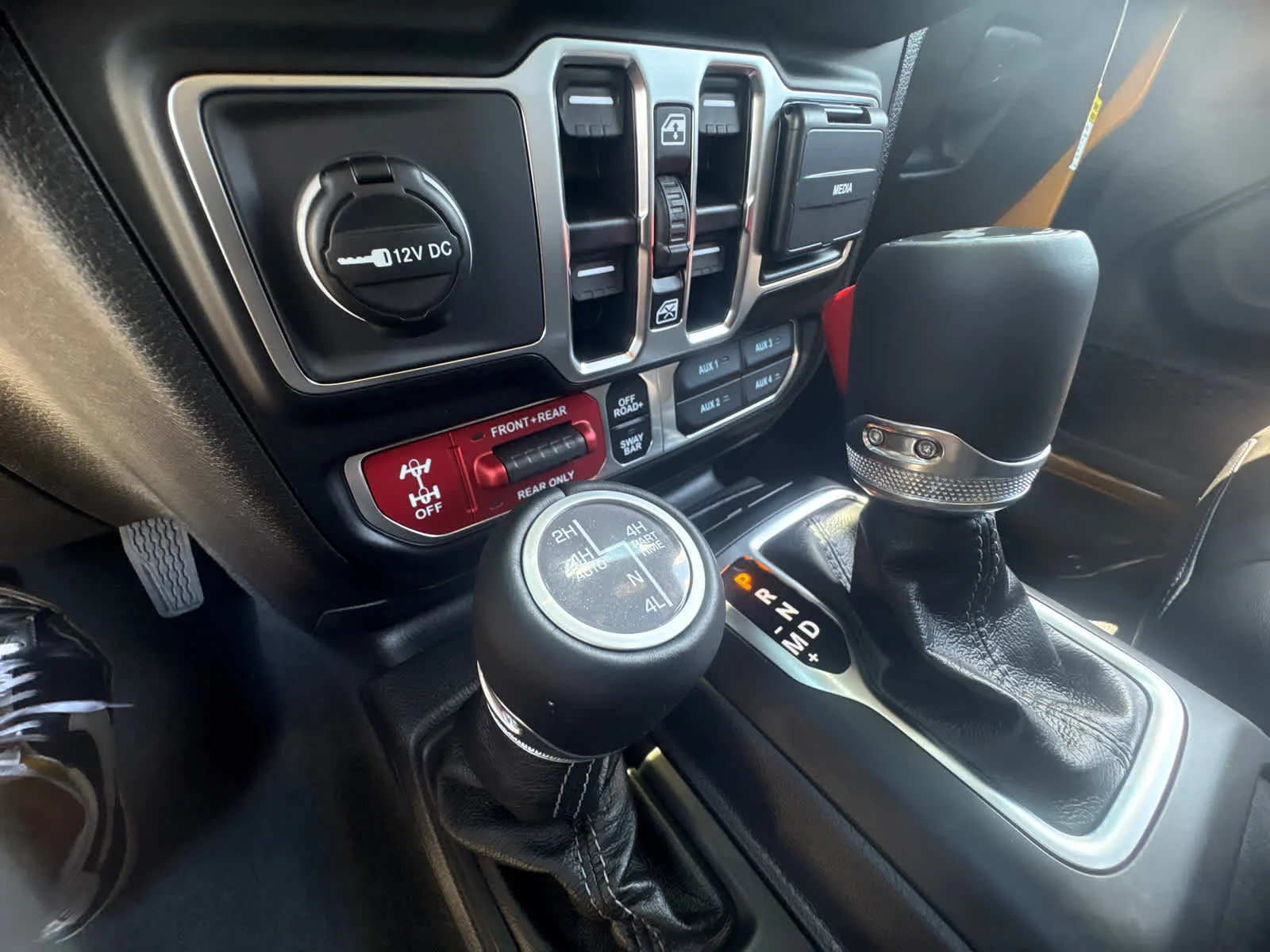 New 2026 Goldilocks Exterior Paint Jeep Rubicon X image 28