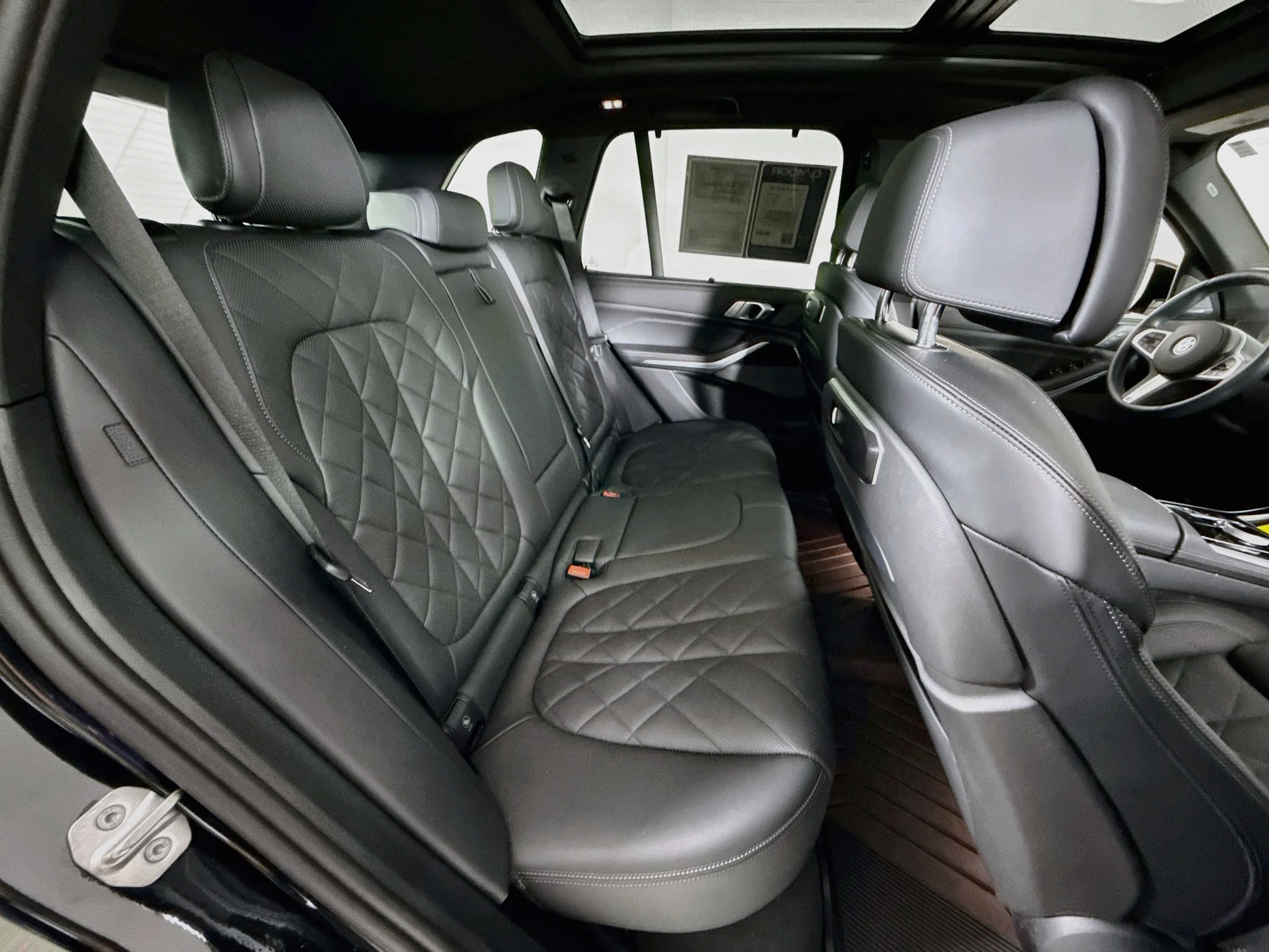 Used 2025 Black Sapphire Metallic BMW xDrive40i image 29