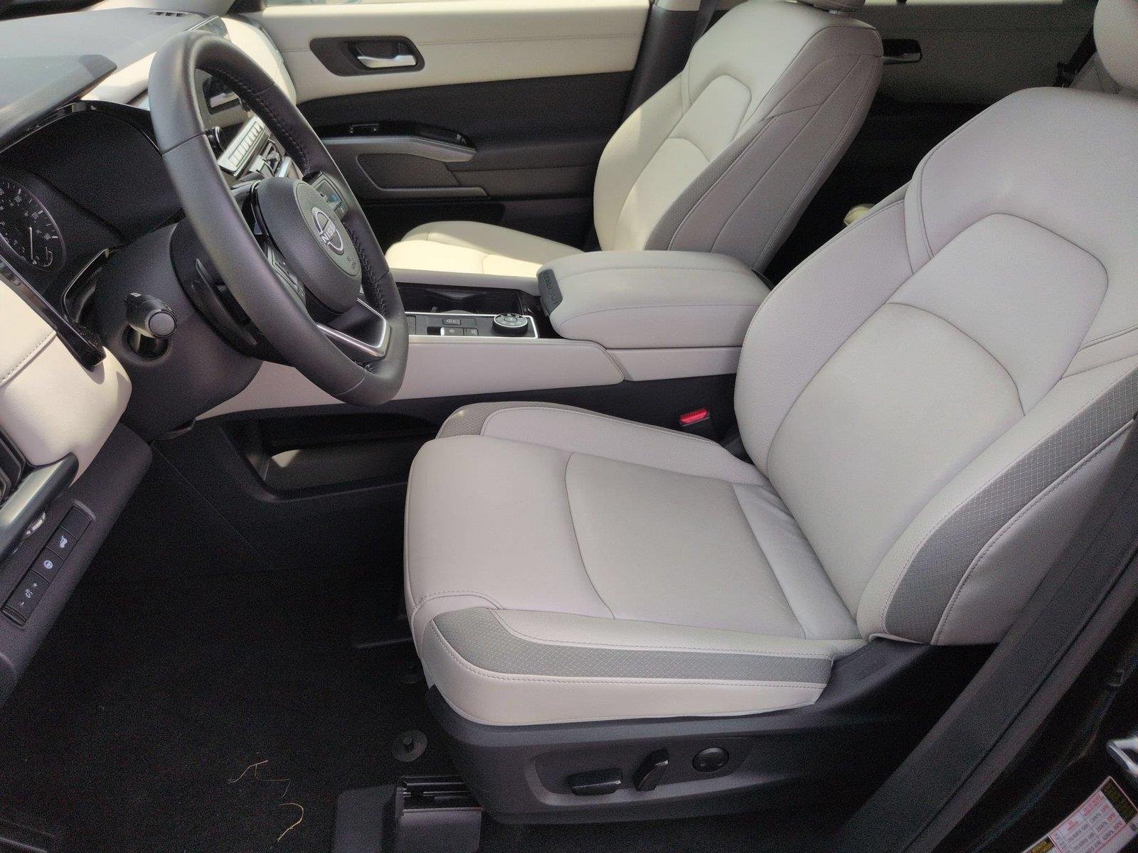 Used 2025 Super Black Nissan SL image 18