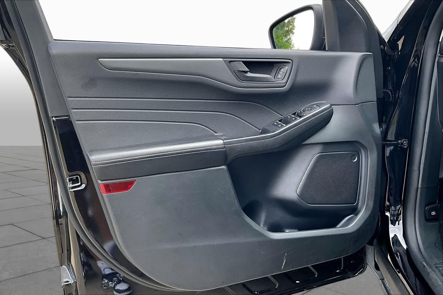 Used 2025 Agate Black Metallic Ford Active image 19