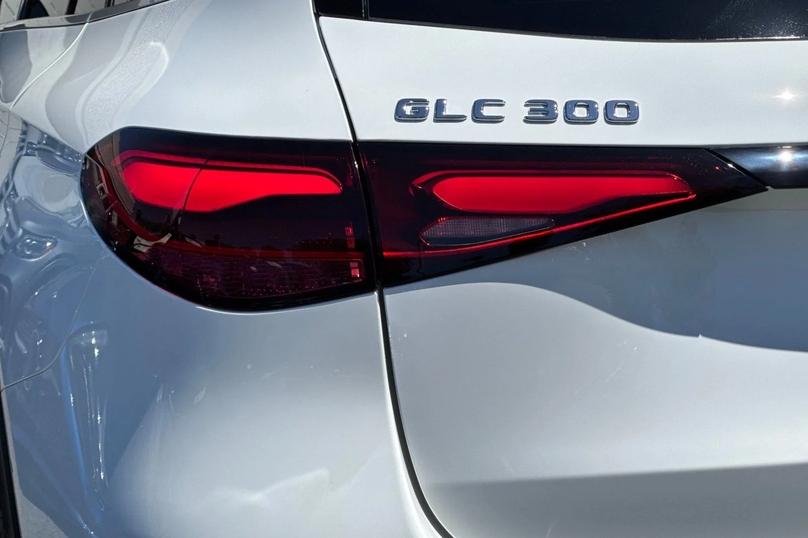 New 2027 Polar White Mercedes-Benz GLC 300 image 23