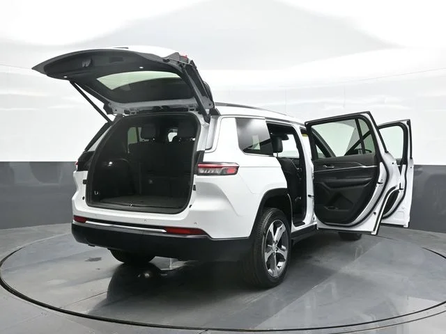Used 2025 White Jeep Limited image 29
