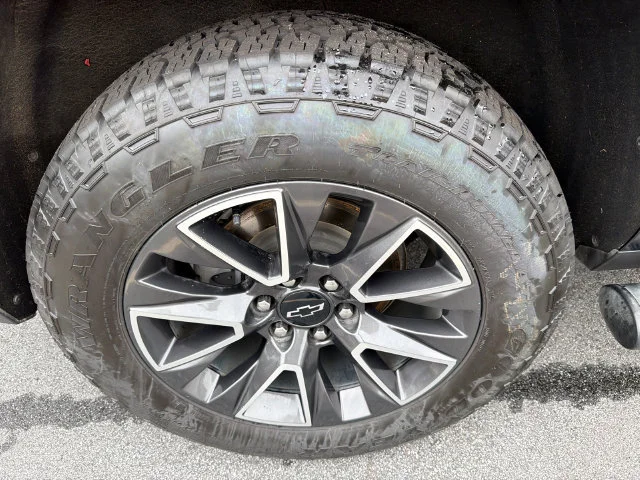 Used 2021 MIDNIGHT BLUE METALLIC Chevrolet Z71 image 17