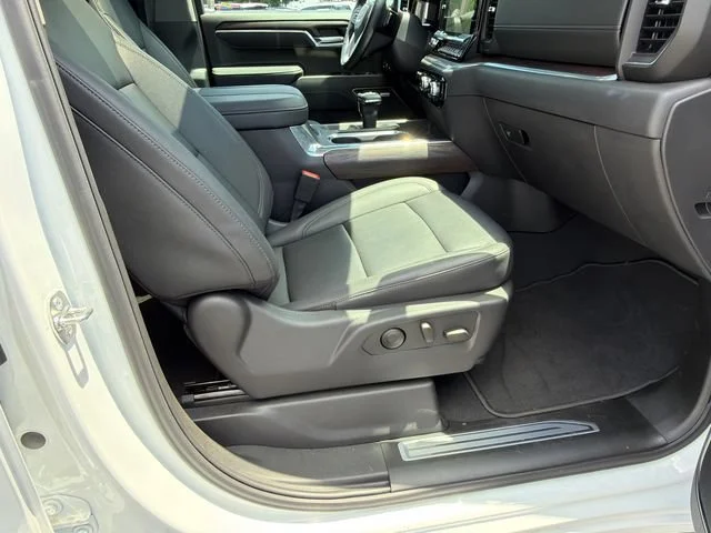 Used 2025 Summit White GMC SLT image 13