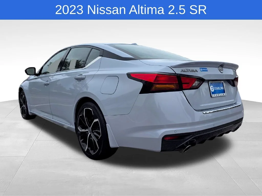 Used 2023 Gray Nissan SR FWD image 6