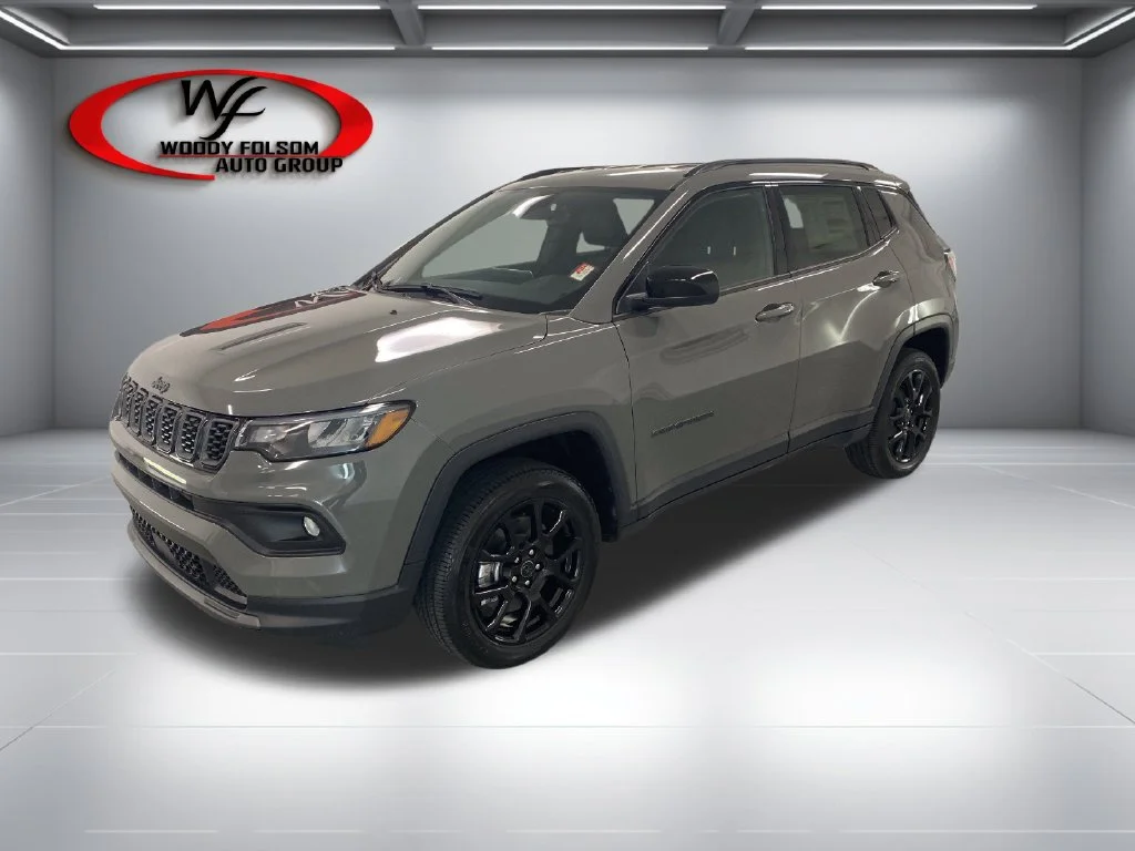 New 2027 Gray Jeep Latitude image 2