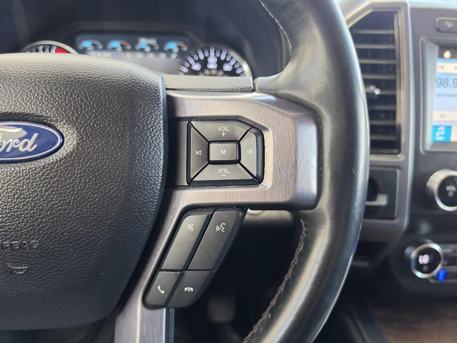 Used 2019 White Platinum Metallic Tri-Coat Ford Platinum image 48