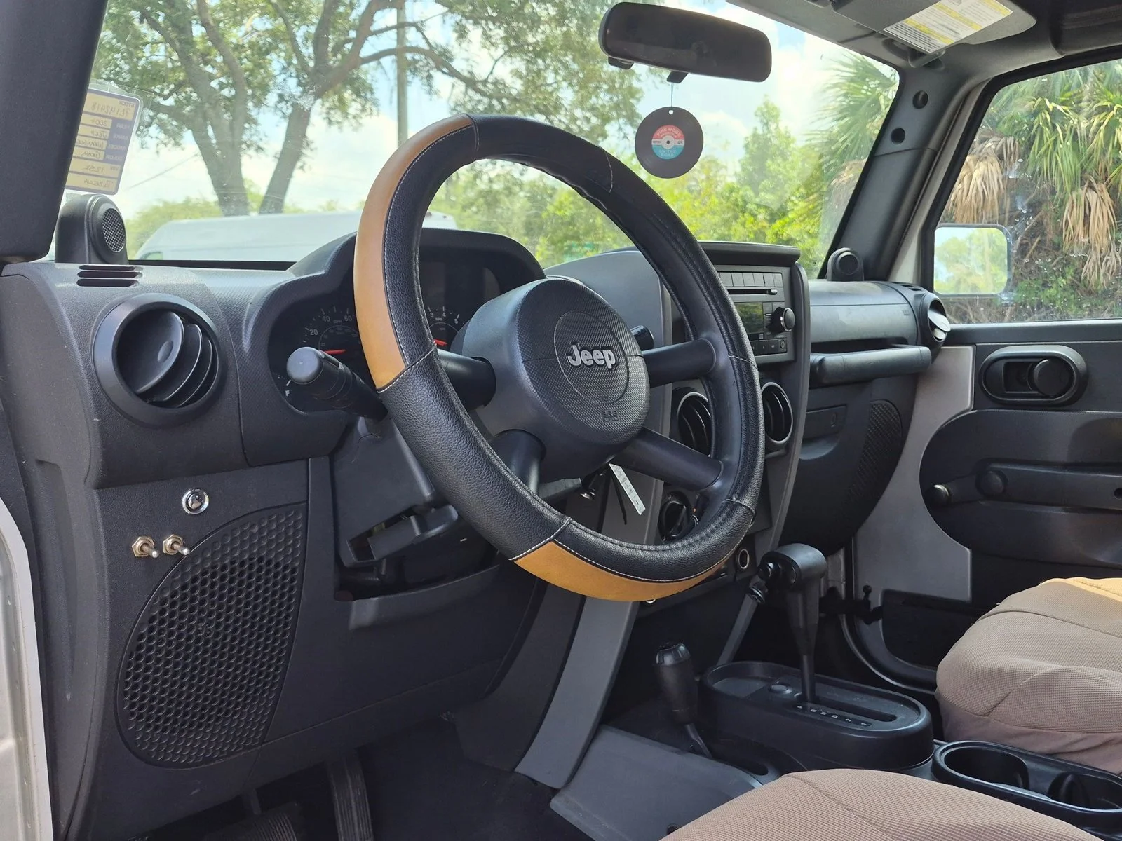 Used 2007 Silver/Gray Jeep X image 8