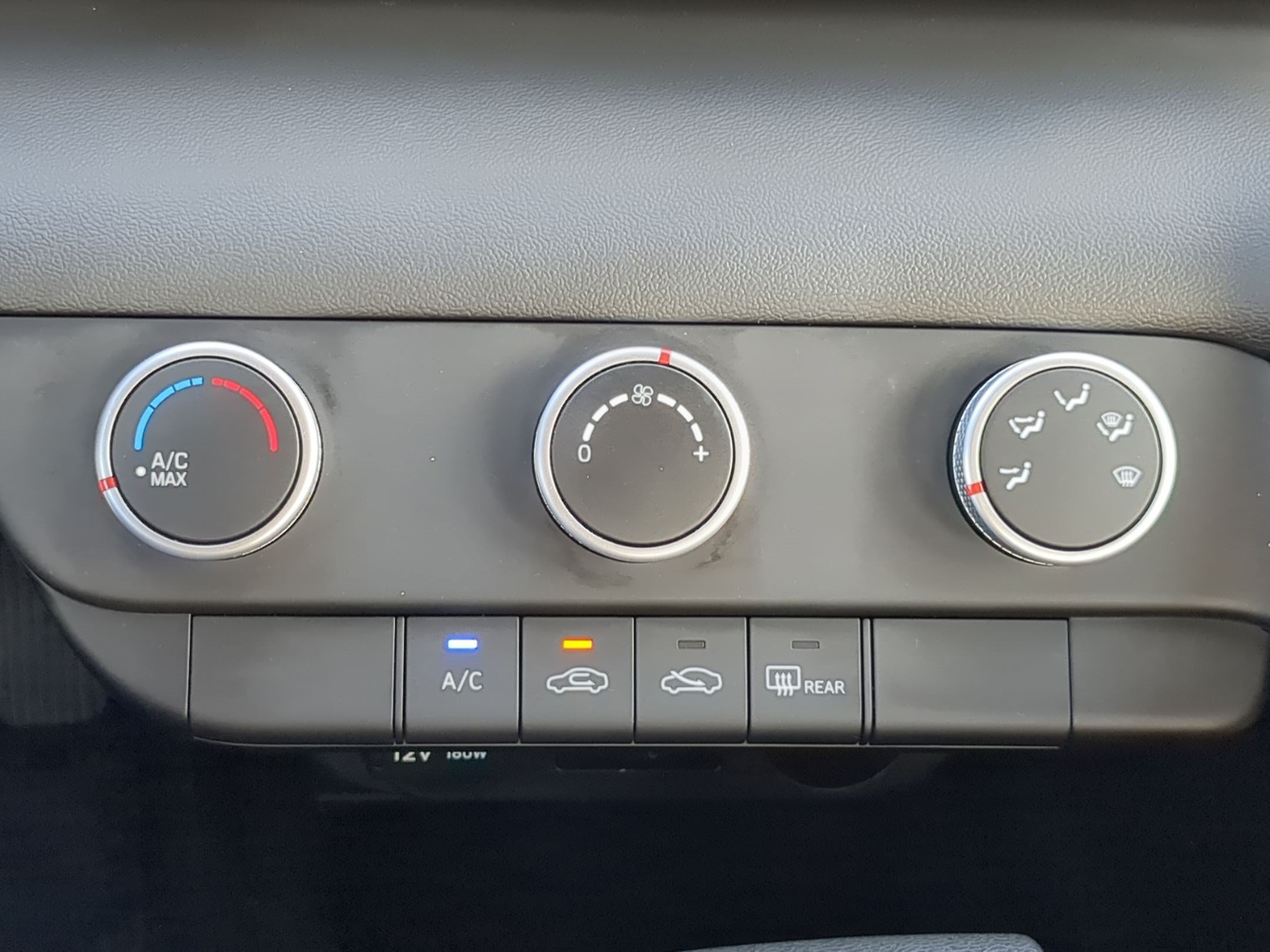 2024 Hyundai Elantra SE - Photo 23