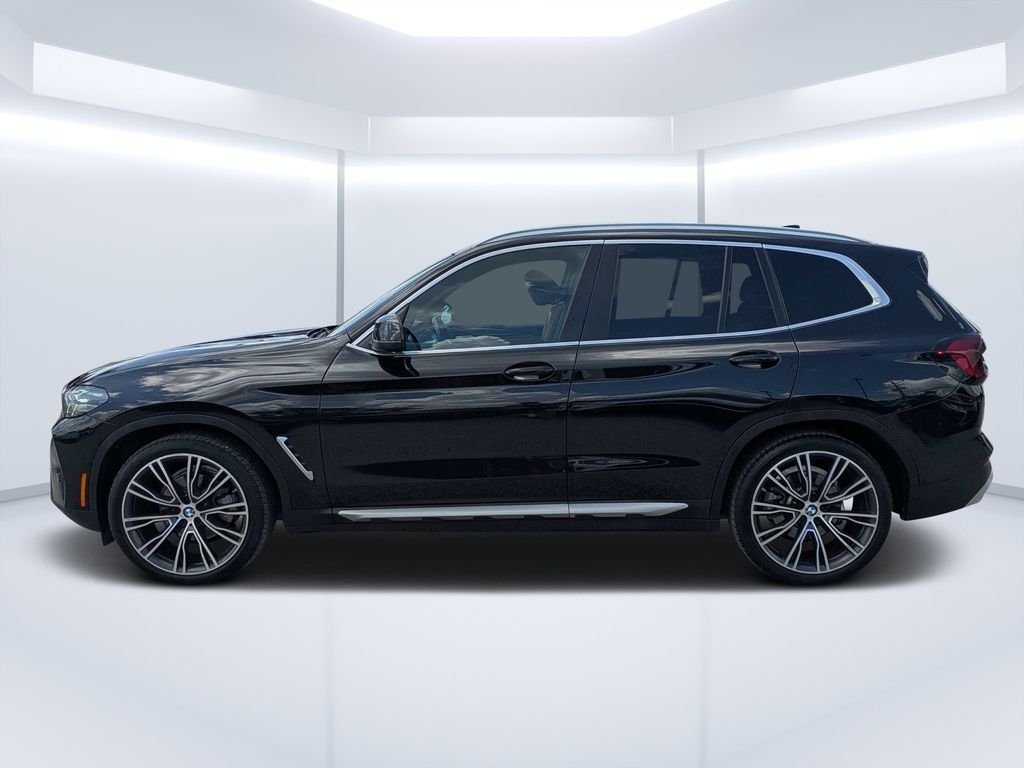 Used 2022 Black BMW sDrive30i image 6