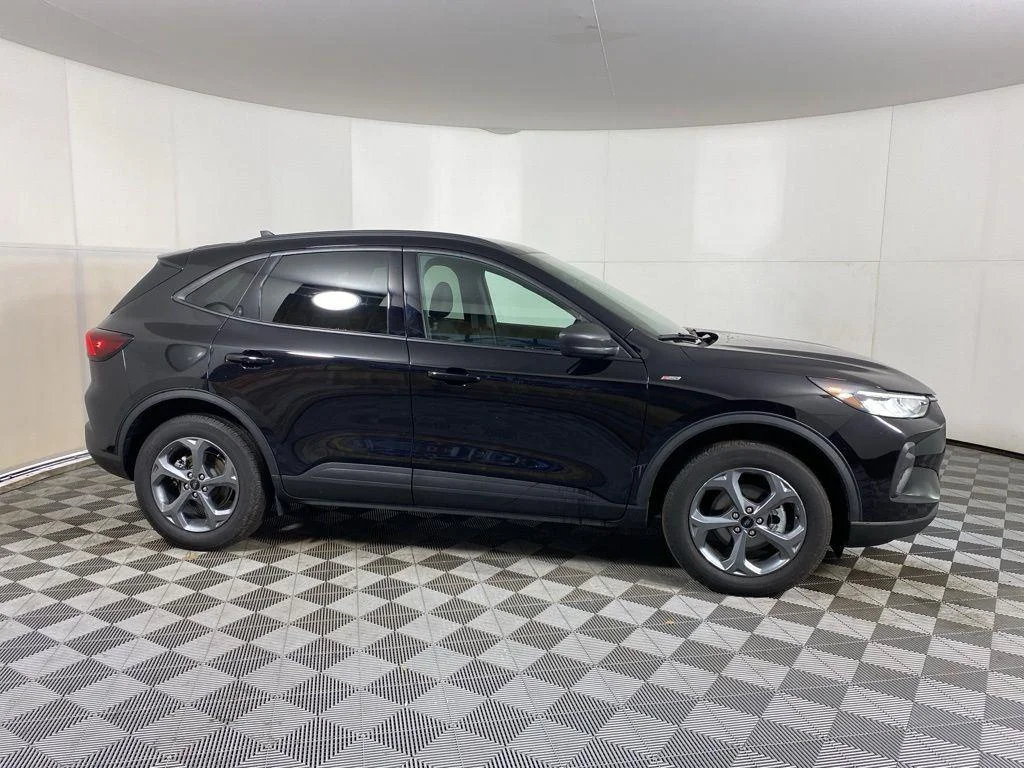 Used 2025 Agate Black Metallic Ford ST-Line image 2