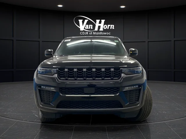 New 2026 Diamond Black Crystal Pearl-Coat Exterior Paint Jeep Limited image 2