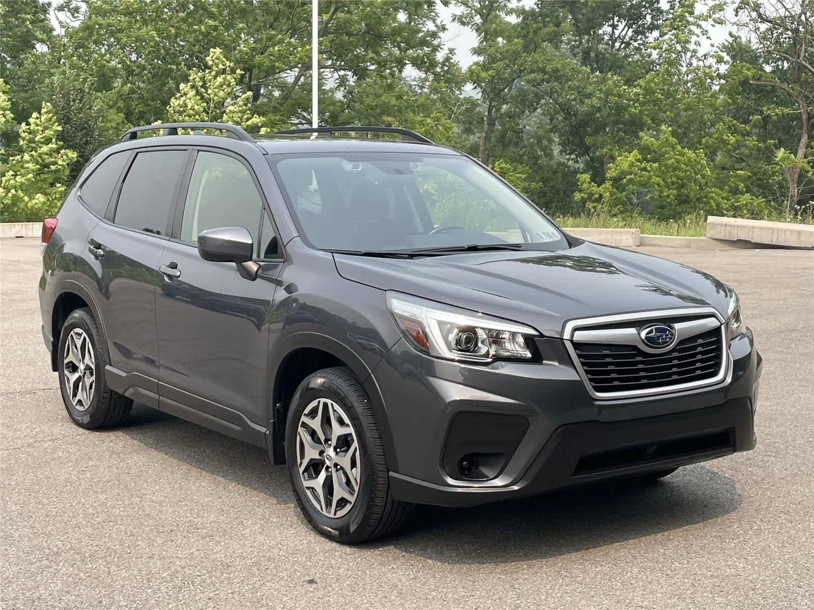 Used 2020 Magnetite Gray Metallic Subaru Premium image 7