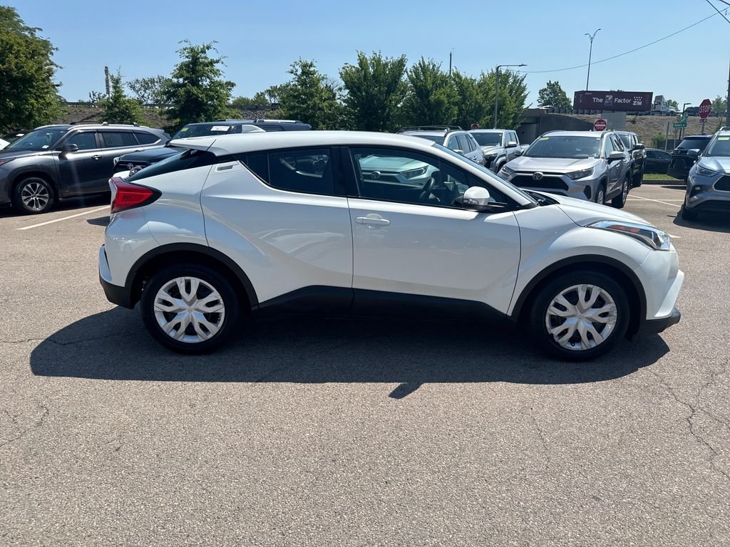 Used 2019 White Toyota LE image 9