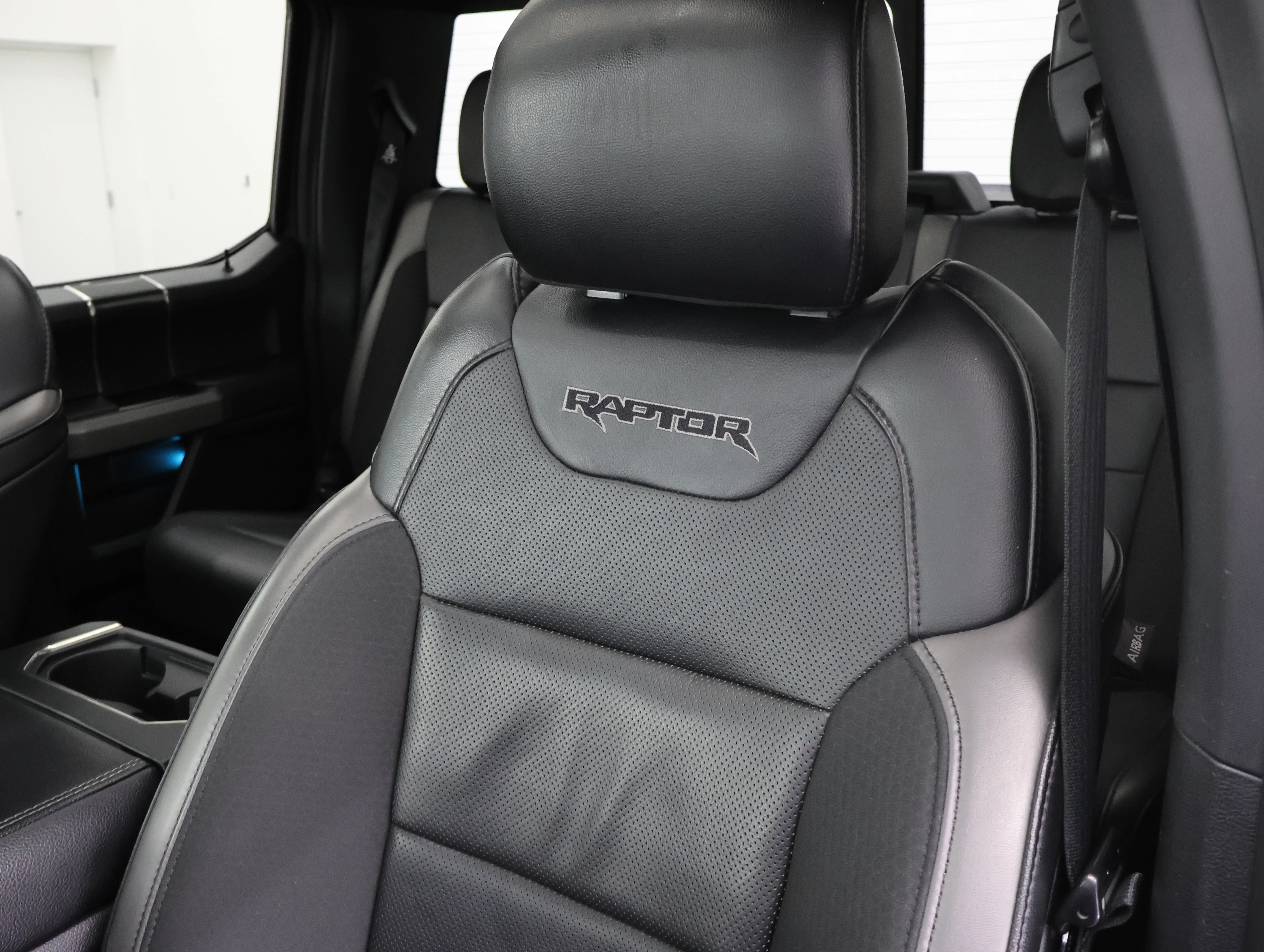 Used 2019 Magnetic Metallic Ford Raptor image 48