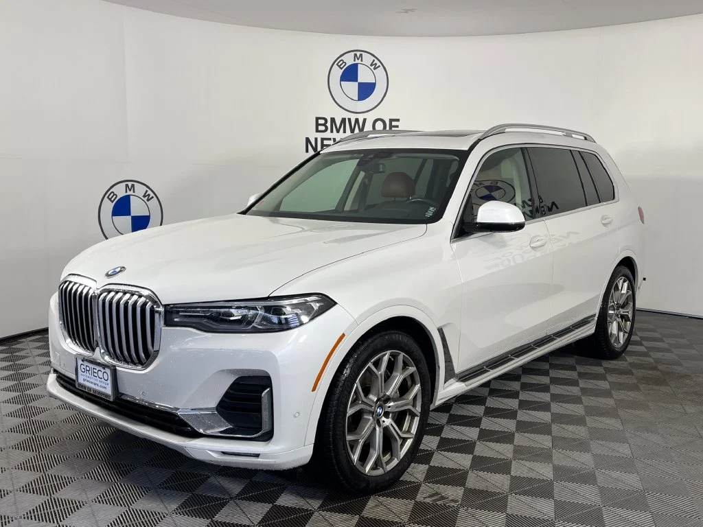 Used 2021 White BMW xDrive40i image 3