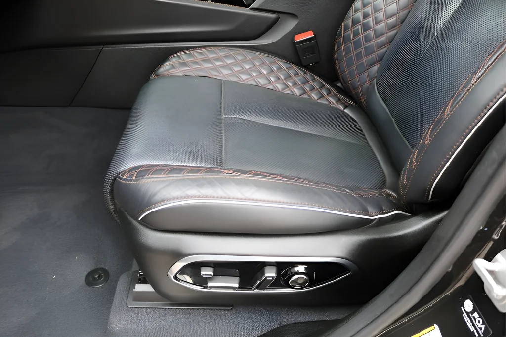 Used 2023  Jeep Summit Reserve image 8